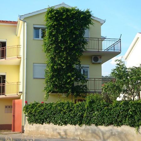 Apartments Borozan Vinišće Eksteriør billede