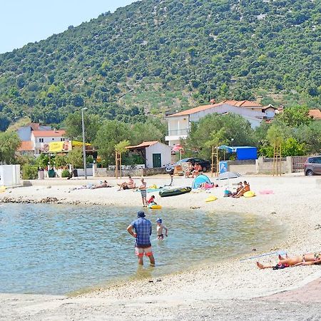 Apartments Borozan Vinišće Eksteriør billede