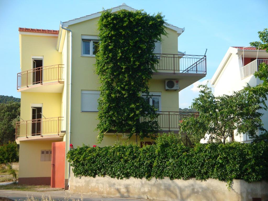 Apartments Borozan Vinišće Eksteriør billede