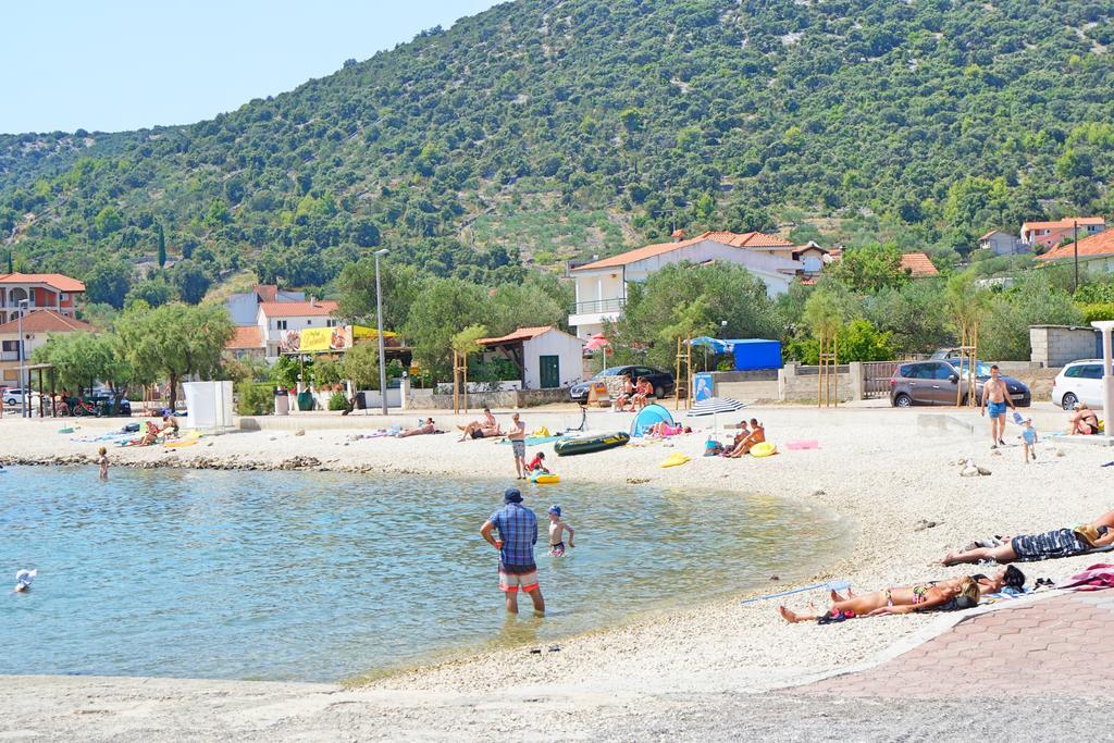 Apartments Borozan Vinišće Eksteriør billede