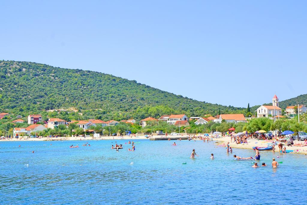 Apartments Borozan Vinišće Eksteriør billede