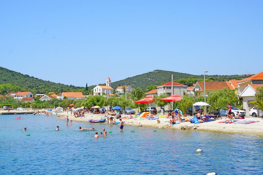 Apartments Borozan Vinišće Eksteriør billede