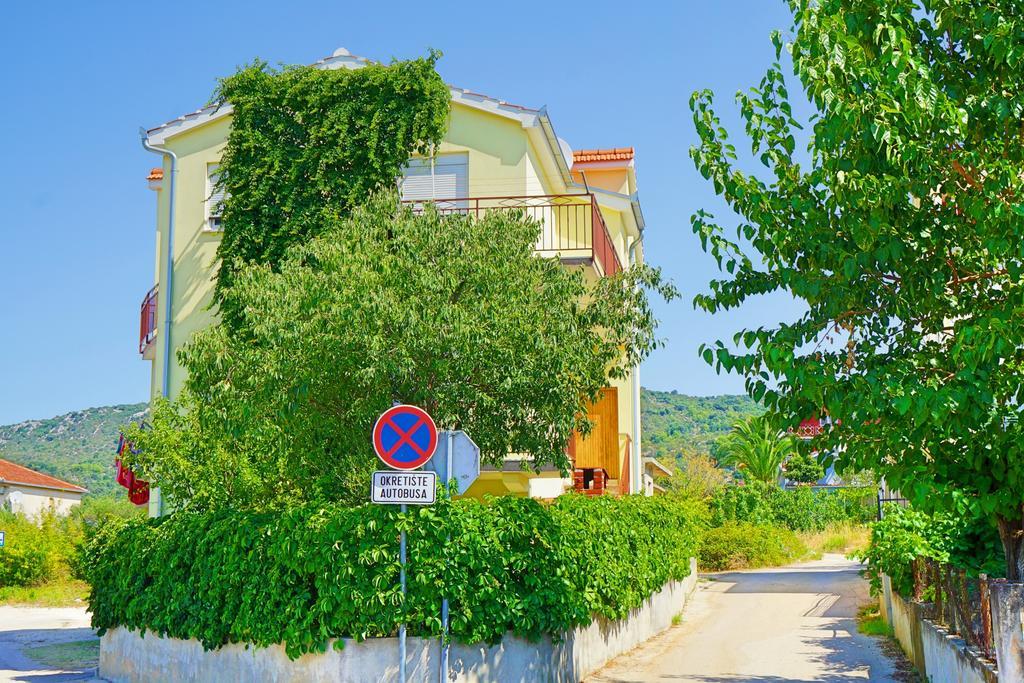 Apartments Borozan Vinišće Eksteriør billede